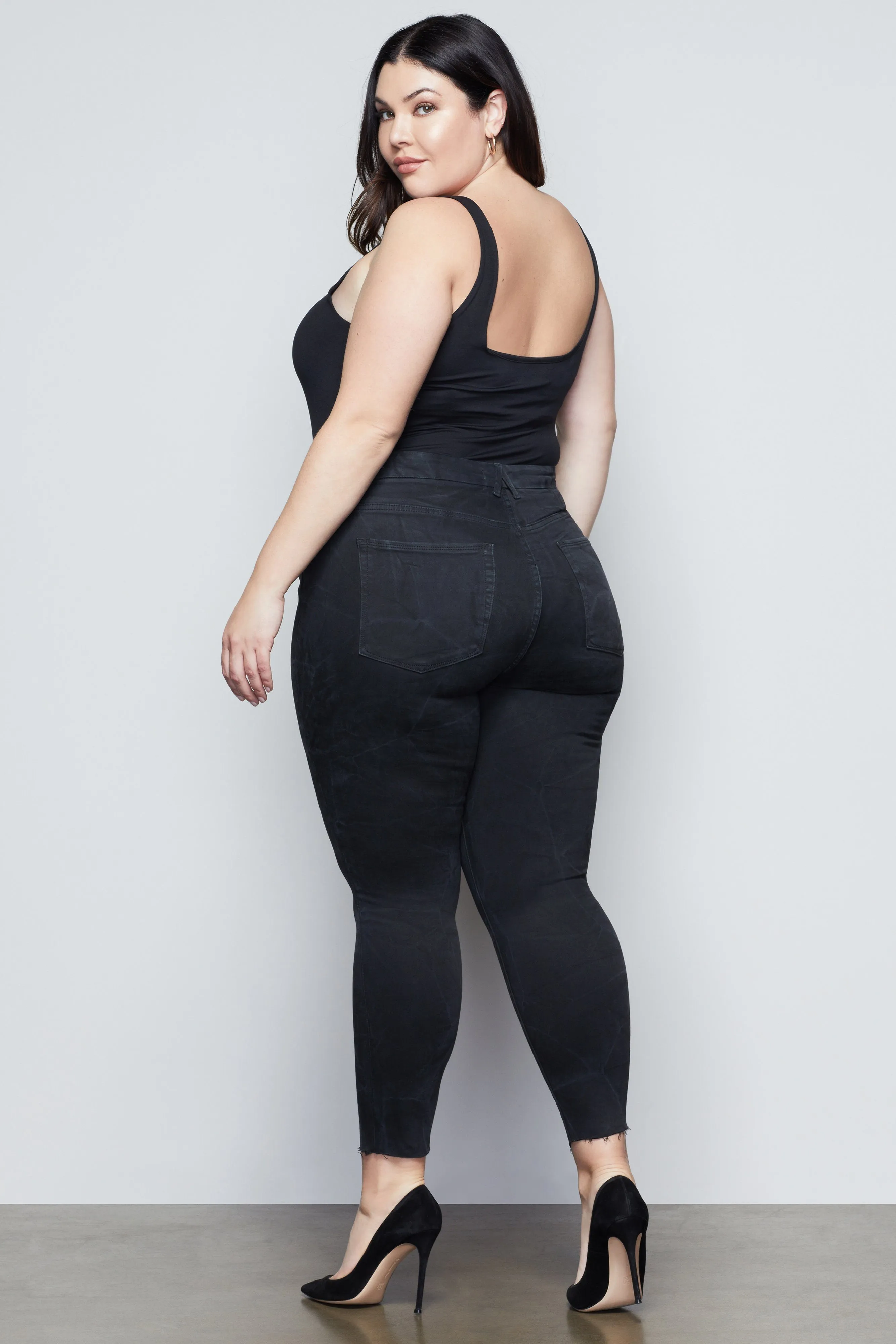 GOOD WAIST CROP W/ RAW EDGE | BLACK091