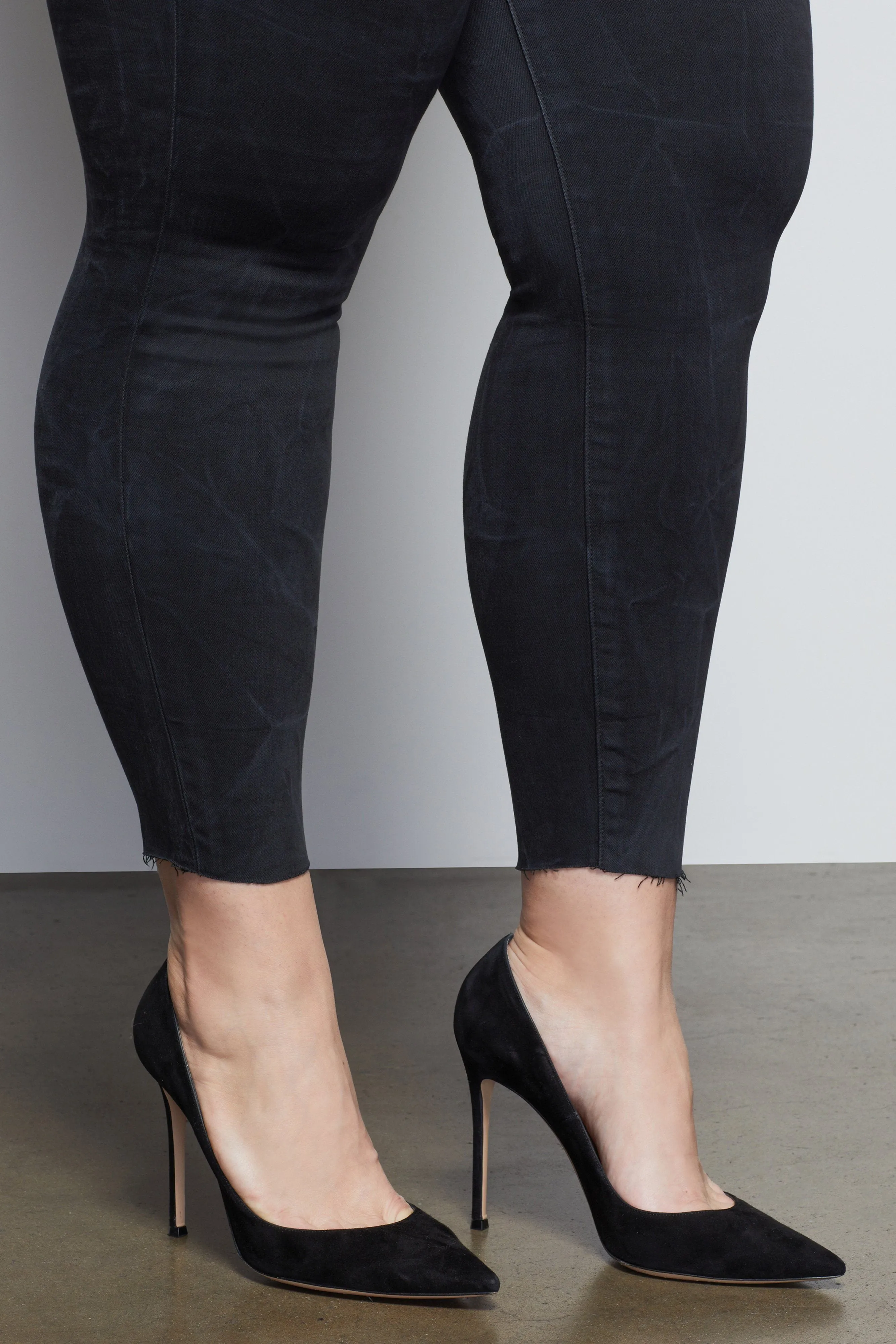 GOOD WAIST CROP W/ RAW EDGE | BLACK091