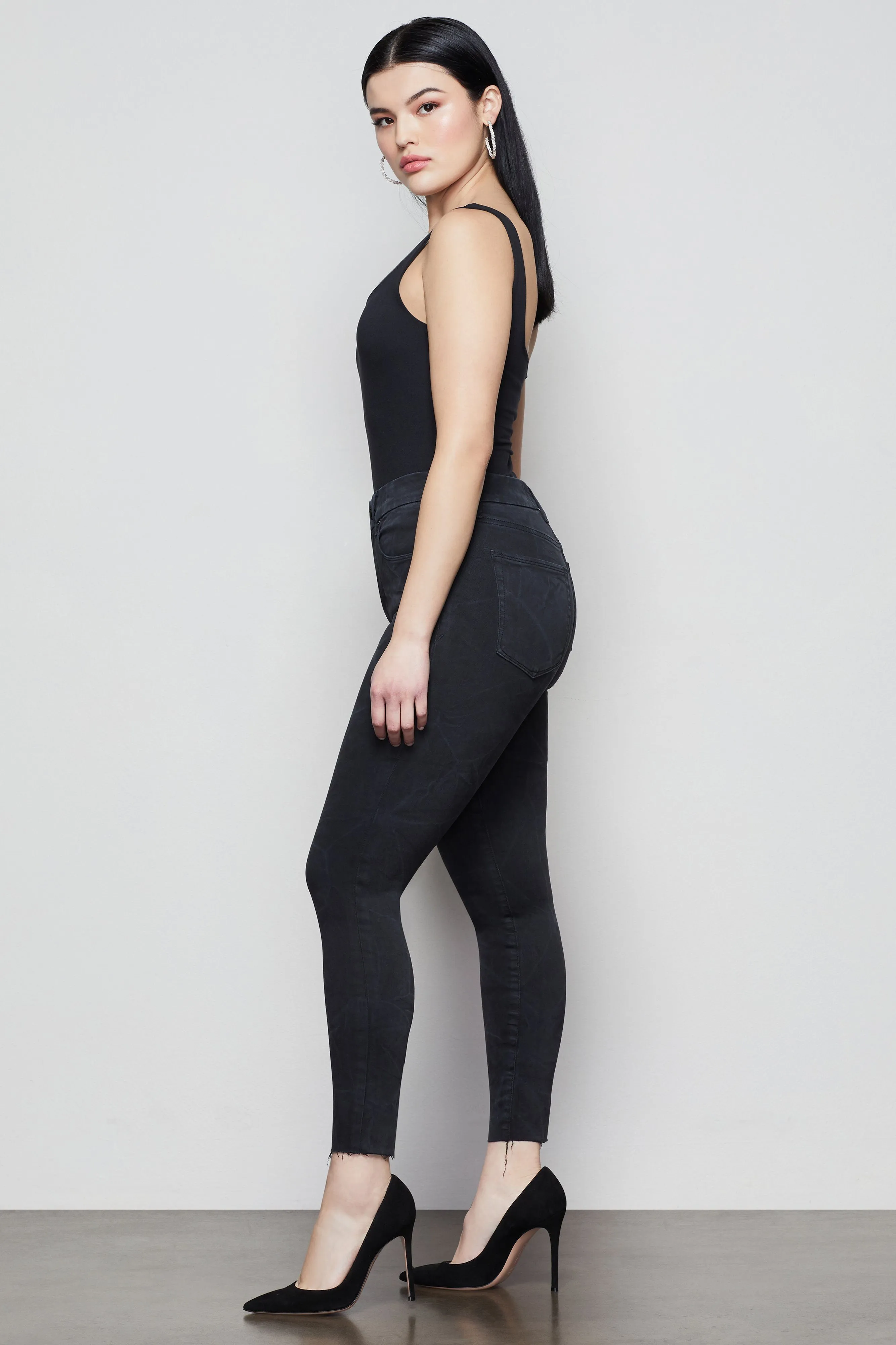 GOOD WAIST CROP W/ RAW EDGE | BLACK091