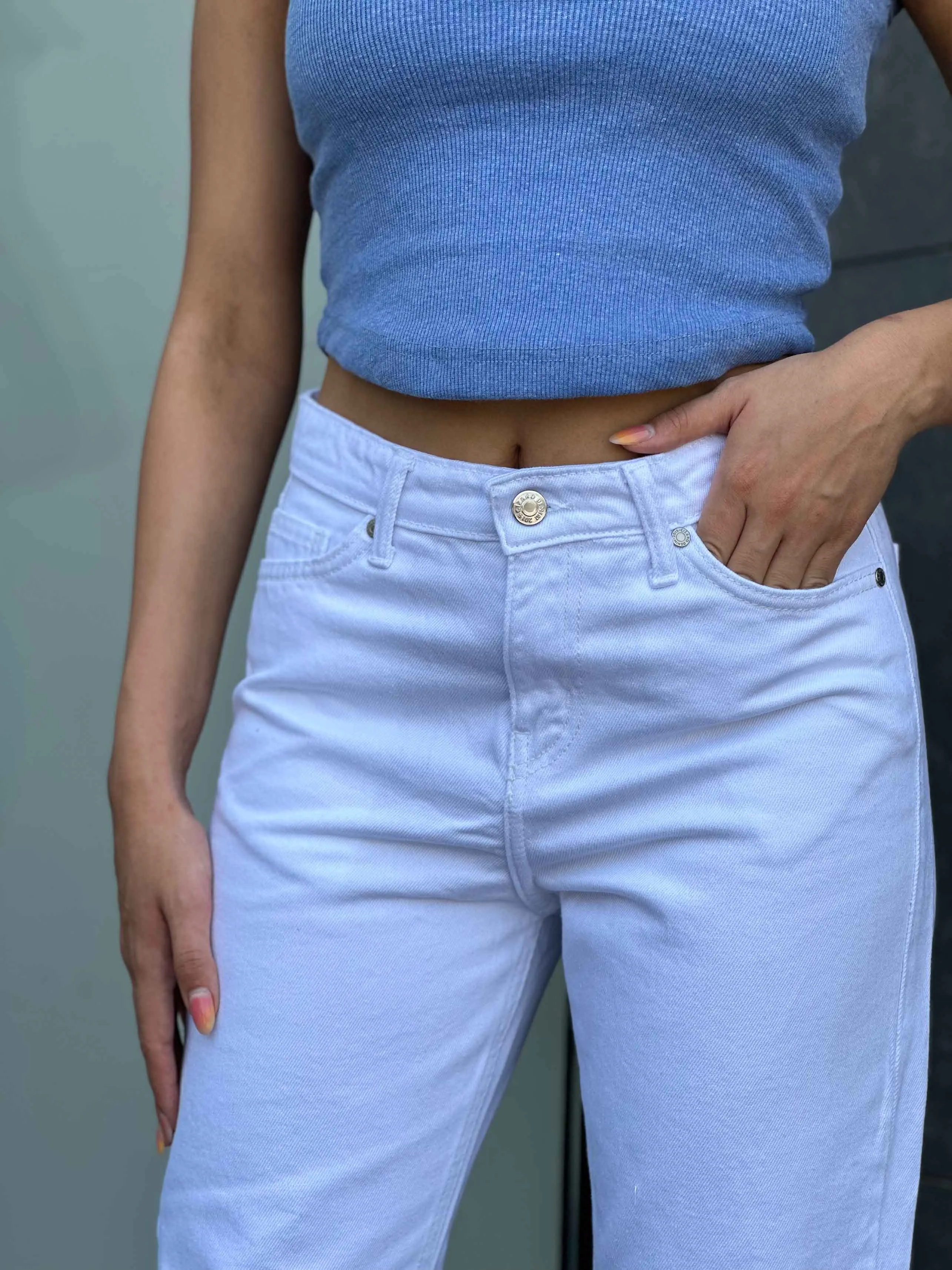 Mom Fit - White.
