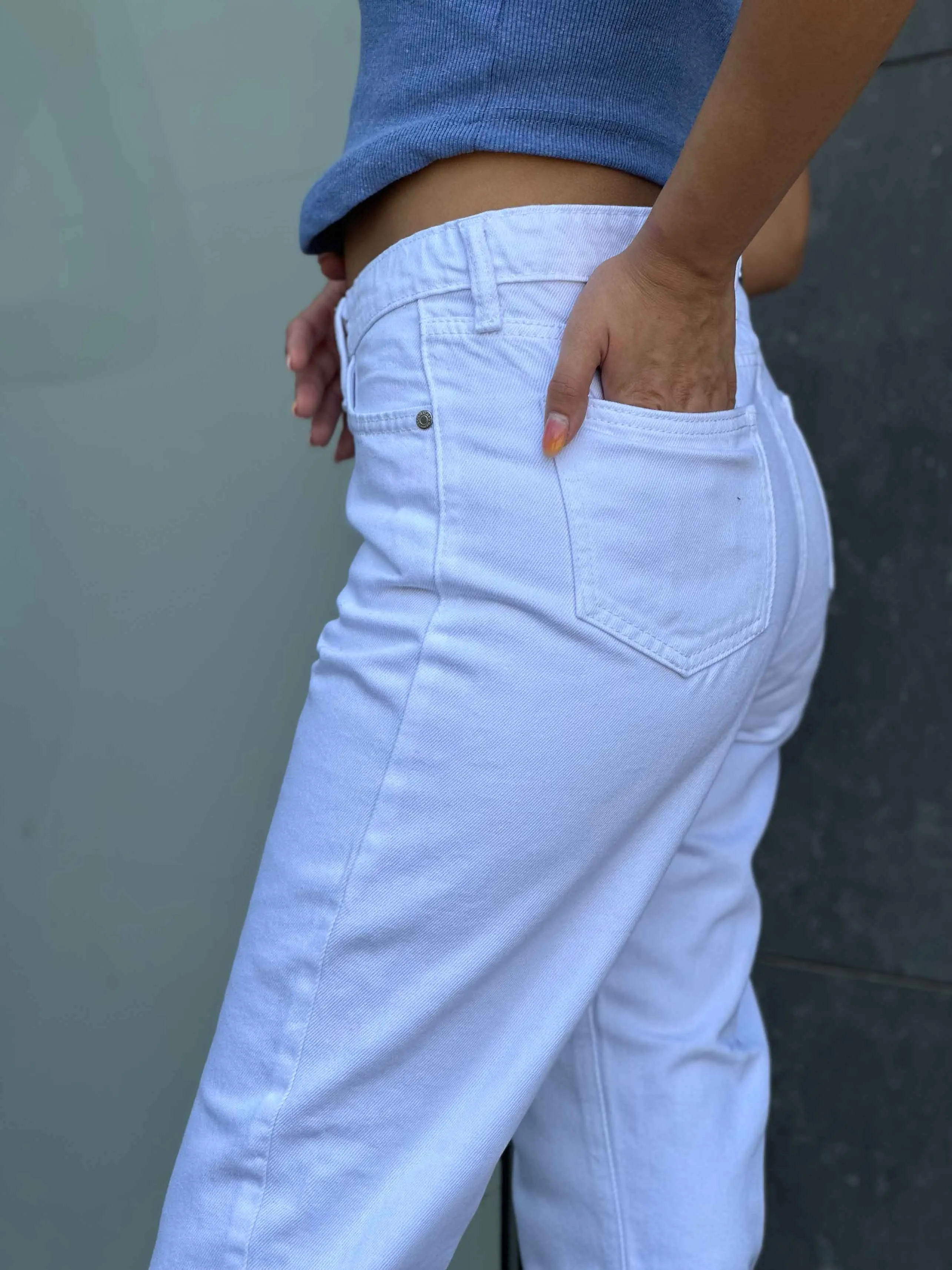 Mom Fit - White.