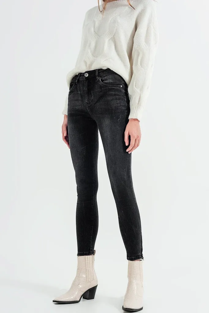 Q2 - Original Skinny Jeans With Ankle Zip in Black Wash