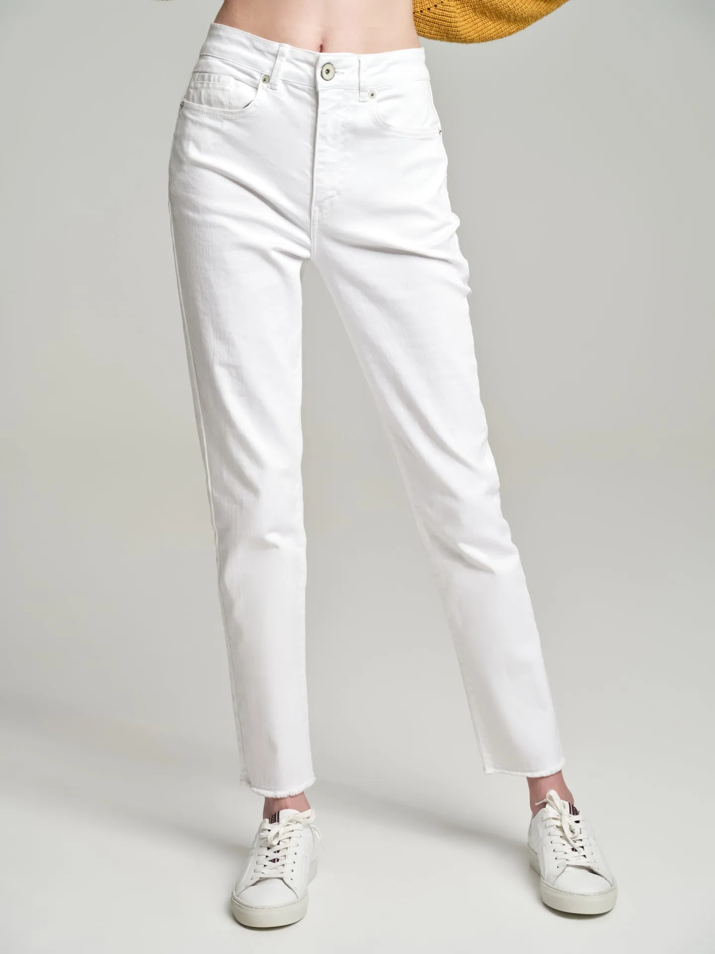 Slim fit high waist white jeans
