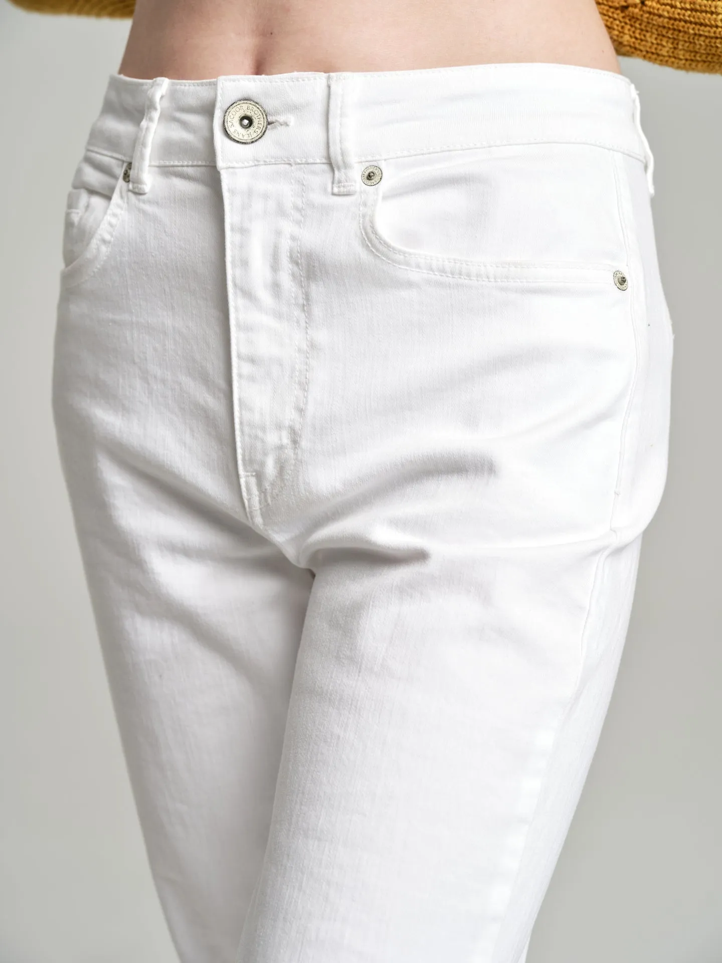 Slim fit high waist white jeans